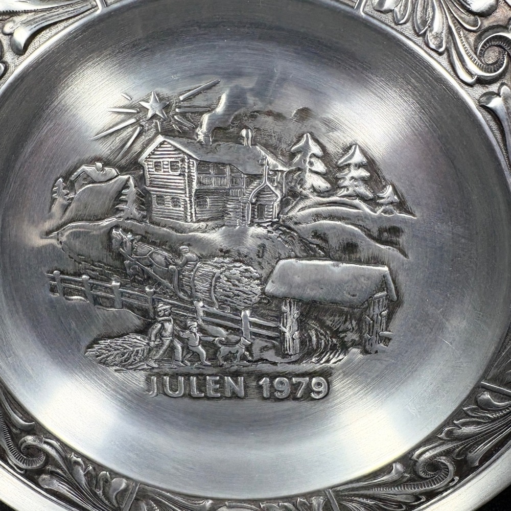 A.‎ Holthe Norway Pewter Plate Julen 1979 Christmas Plate 7th Edition Tags Box - Picture 4 of 13